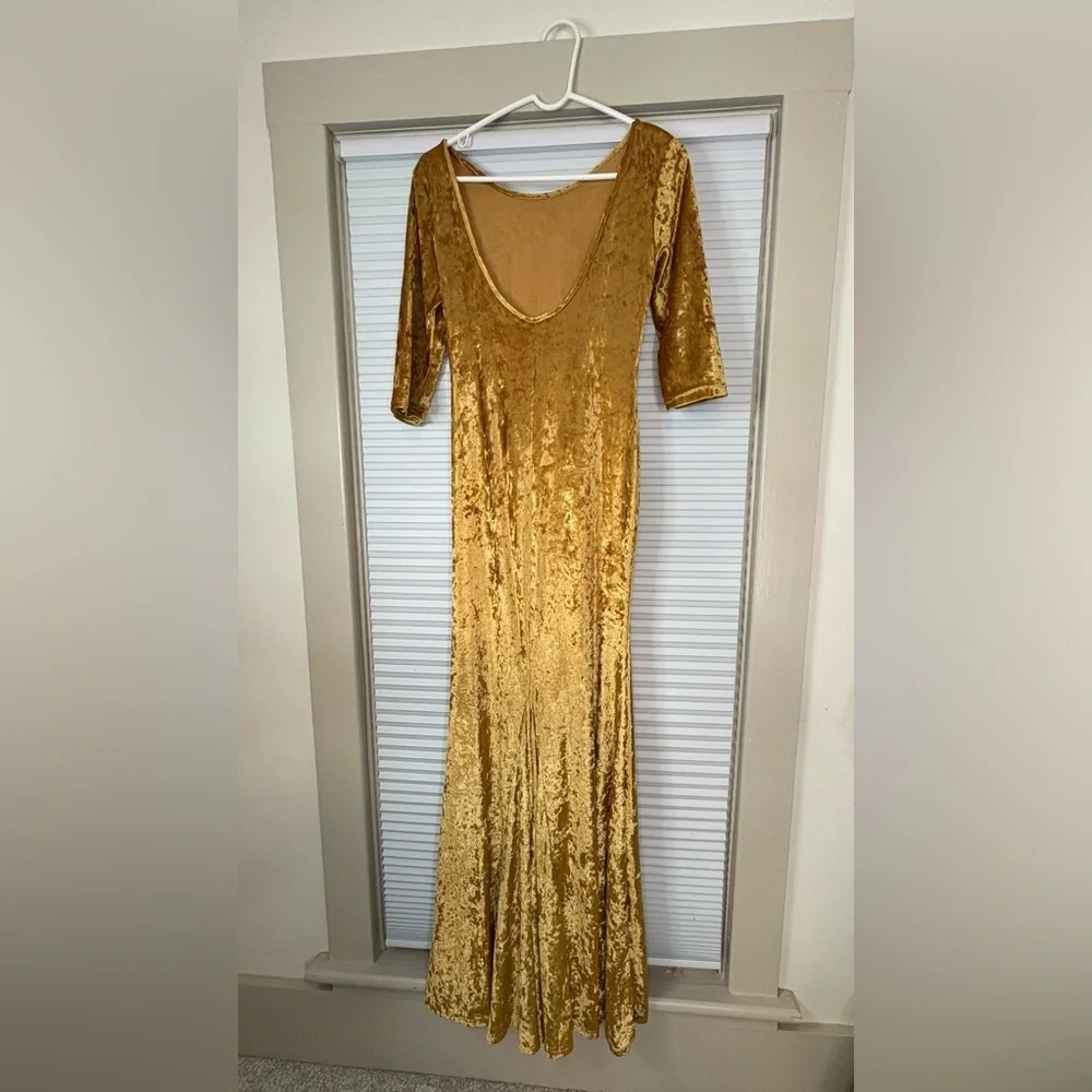 Crushed Velvet Scoop Back Maxi Dress